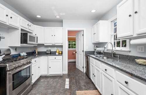 Yarmouth Port House | Cape Cod Haven: Cozy Home Near Gray's Beach