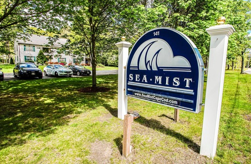Mashpee Condo | Cape Cod Townhouse w/Patio & Kitchen