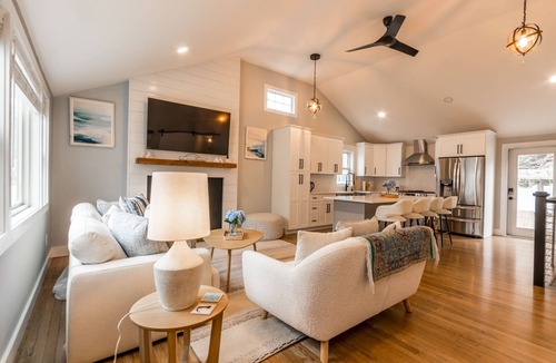 West Hyannisport House | Cape Diem ; All new; 1.5m to Criagville, Hyannis beach; with WiFi, AC