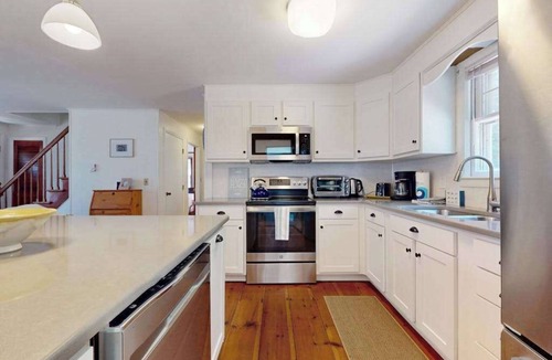 North Eastham House | Cape Getaway -walk to restaurants & shops, near bay & ocean beaches & rail trail