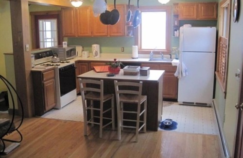 Stowe House | Cape on Private Lot, Hot Tub, Dog Friendly