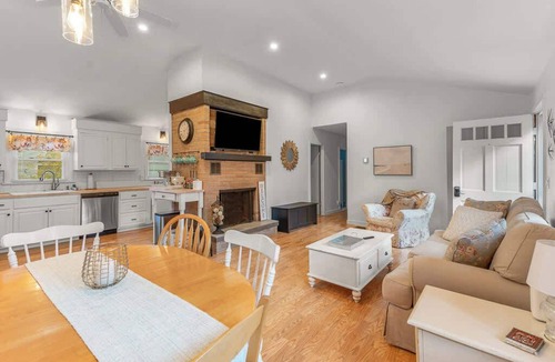 Mashpee House | Cappawack Cottage | Firepit & Private Beach Nearby