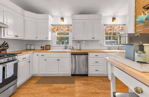Mashpee House | Cappawack Cottage | Firepit & Private Beach Nearby