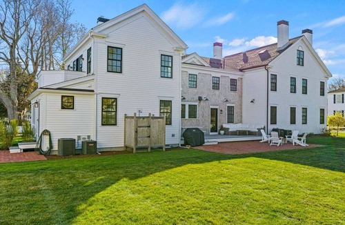 South Yarmouth House | Captain Isaiah House: 033-Y Classic Sea Captain's House, Walk/Bike to Everything