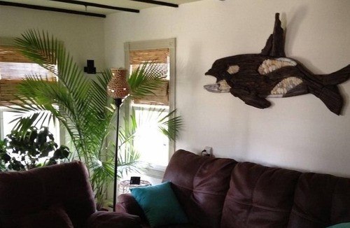 Niantic House | 'Captain's Cottage'- Premium Beach House in Crescent Beach