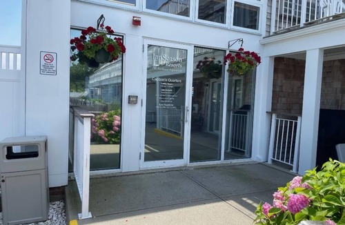 Falmouth Heights Hotel | Captain's Quarters Resort with Ocean Front View overlooking Vineyard Sound