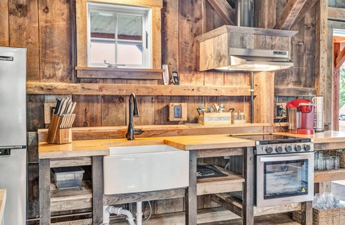 Quechee House | Carriage House Barn with Sweeping Farm Views