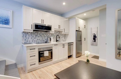 Leslieville Hotel | Casa Hotels: Stylish Suite with Patio—Leslieville