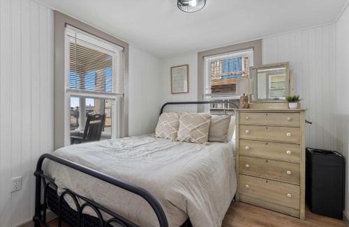 Hampton House | Castaway Cottages - Heart of Hampton Beach