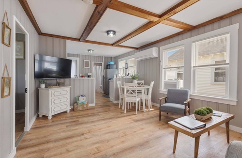 Hampton Cabin | Castaway Cottages - Heart of Hampton Beach