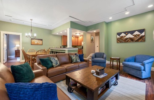Proctorsville House | Castle Retreat Pool Spa and Mountain Adventures