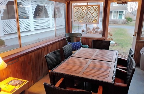 Falmouth Heights Cottage | Catch the World Cup & Waves! Gillette 60 miles!