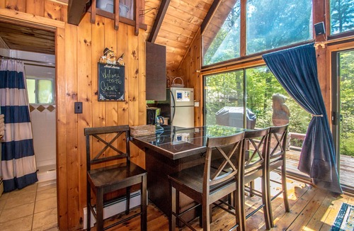 North Conway Ski Chalet | Cathedral Ledge View Chalet. Walk to Echo Lake & 5 Min to Town!