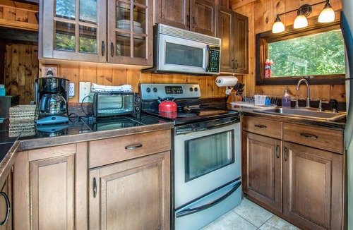 North Conway Ski Chalet | Cathedral Ledge View Chalet. Walk to Echo Lake & 5 Min to Town!
