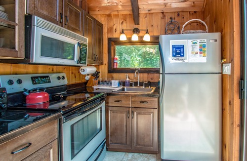 North Conway Ski Chalet | Cathedral Ledge View Chalet. Walk to Echo Lake & 5 Min to Town!