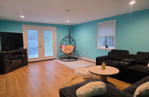 Roxbury Cabin | Catskills Getaway Hot Tub and Kids Loft Pets OK