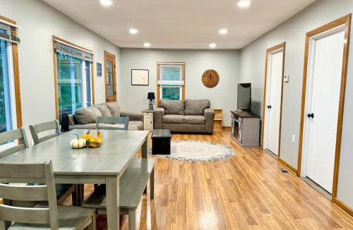 Washingtonville House | Cayuga lake cottage with private lake access
