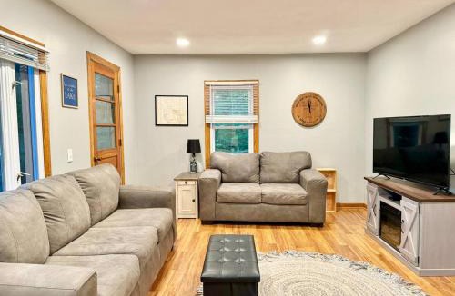 Washingtonville House | Cayuga lake cottage with private lake access