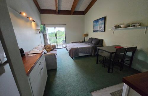 Weirs Beach Apartment | Cedar Lodge Condo with Private Balcony & Full Kitchen
