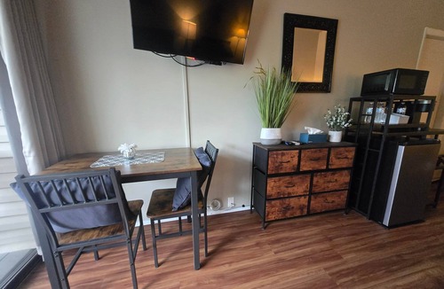 Weirs Beach Apartment | Cedar Lodge Room-Private Balcony Close to Weirs!