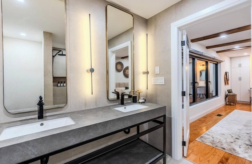 East Gwillimbury Bed & Breakfast | Cedar Suite At The Taiga Animal Sanctuary