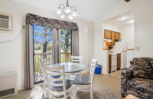 West Bridgewater Hotel | Cedarbrook Deluxe Two Bedroom Suite with outdoor heated pool 20304