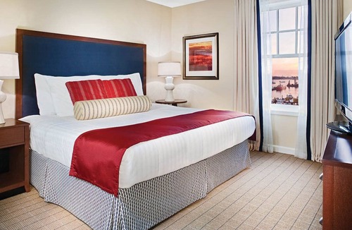 The Point Resort | Center of Newport and the boat show