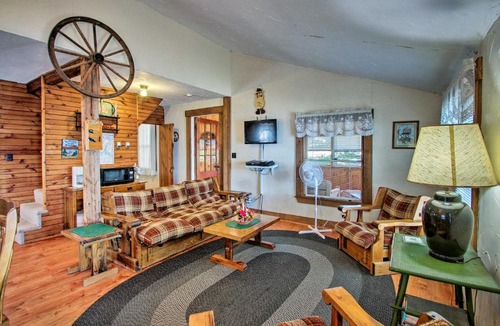 Center Ossipee House | Center Ossipee Pet-Friendly Cottage w/Dock!