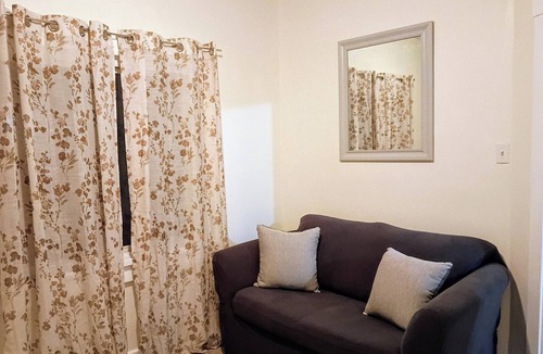 Homestead Apartment | Central 3-bedroom upstairs unit in Homestead, 10 minutes from downtown!