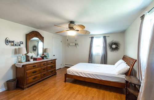 Eastward Look Cottage | Central Air Conditioning Neat And Clean Beach Cottage Walk To Scarborough Beach