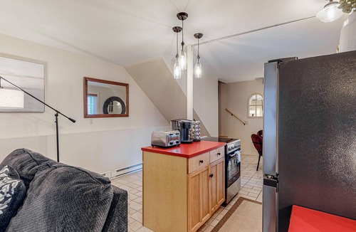 Bar Harbor Cottage | Central guest house with patio & washer/dryer - walk to ocean, shops & dining