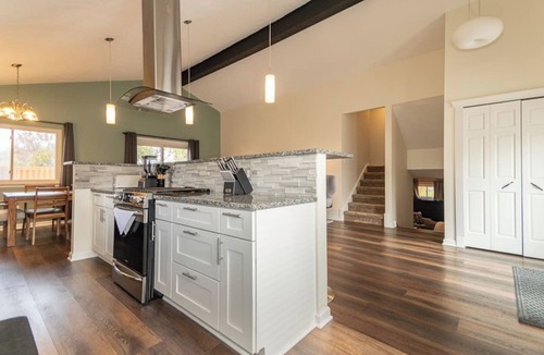 Mentor House | Central Mentor | 5 Beds | Fenced Yard