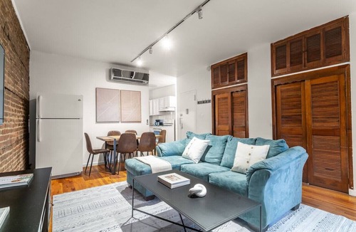 Midtown Apartment | Central Midtown Manhattan 3-Bedroom Apartment!