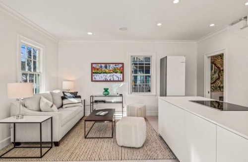 Commercial Street Cottage | Central, modern cottage with parking and water view