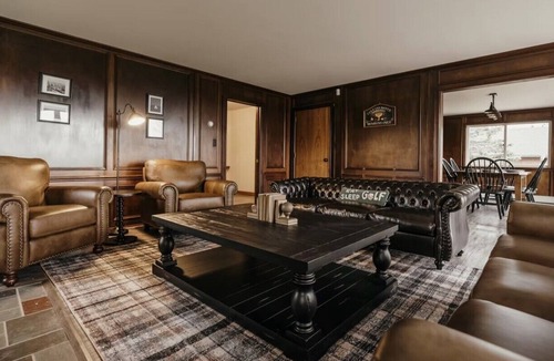 Roscoe House | Centrally Located Five Bedroom House! Steps from Golf, Restaurant, and Bar!