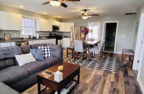 Newburgh Apartment | Centrally Located in the Heart ❤ of Newburgh