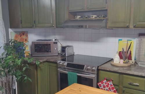 Saint-Bruno-de-Montarville Cottage | Charming Cottage with Fireplace/Family Friendly/National Park& Ski/Forena 5 min