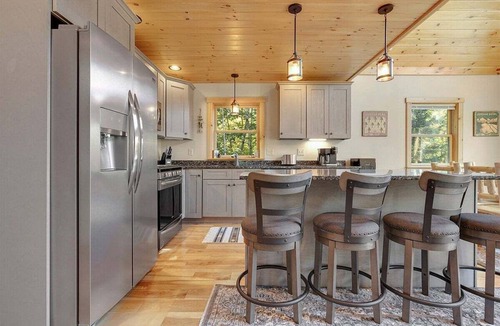 Sunday River Area Ski Chalet | Chalet at The Peaks w/Hot Tub and Trail Views!