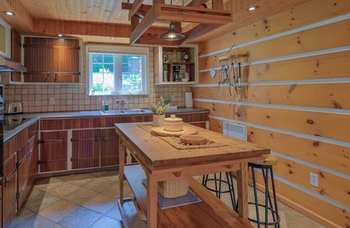 St-Adolphe-d'Howard Ski Chalet | Chalet du Domaine: Spa + View!