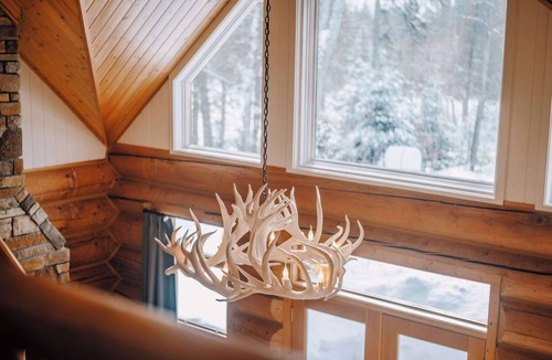 Fiddler Lake Resort Ski Chalet | Chalet Silver Fox at Fiddler Lake with Hot Tub, Sauna, and Private Pool