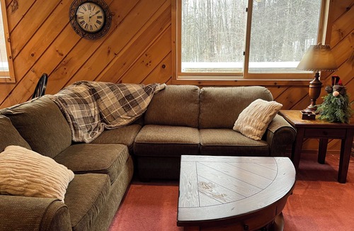West Dover Ski Chalet | Chalet With A/C, 5 minutes from golf and Mount Snow