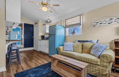 Westbrook Center Apartment | Charming 1-bedroom apartment with AC, 3 minute walk to beach, and new hot tub