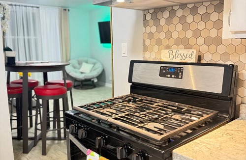 Utica Apartment | Charming 1-bedroom apartment in Utica with AC, WiFi