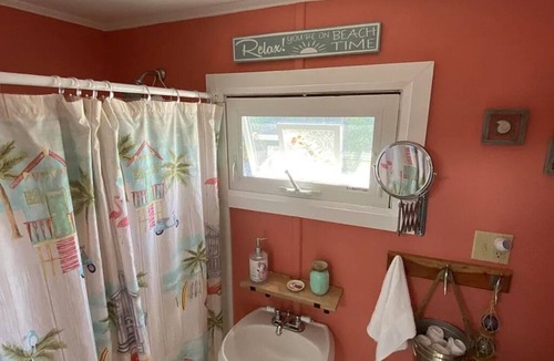York Beach Cottage | Charming 1-bedroom cottage in York perfect for a relaxing getaway.