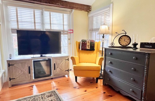Newfane House | Charming 1-bedroom hotel in peaceful Newfane with AC, WiFi