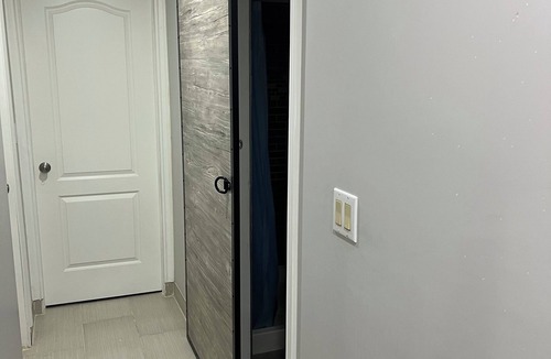 Mount Dennis House | Charming 1-bedroom/kitchen n a house in beautiful Toronto with WiFi, AC, Female
