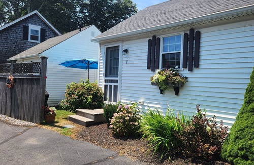Charlestown Cottage | Charming 1-bedroom cottage in lovely Charlestown with WiFi, AC