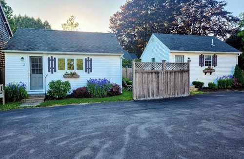 Charlestown Cottage | Charming 1-bedroom cottage in lovely Charlestown with WiFi, AC