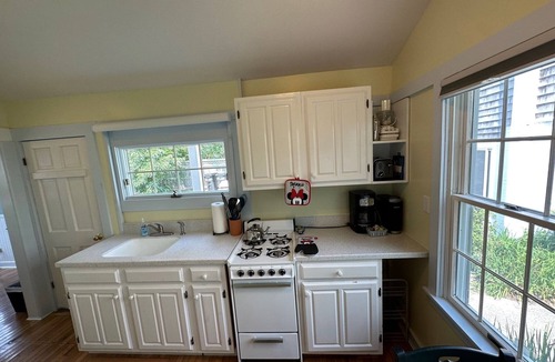 Provincetown Cottage | Charming 1-Bedroom/bathroom Cottage, Center of Town, parking and outdoor space