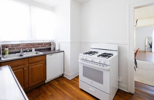 Shaker Heights Apartment | Charming 1st Floor Shaker Heights 2BR, 1BA apartment beautifully furnished.